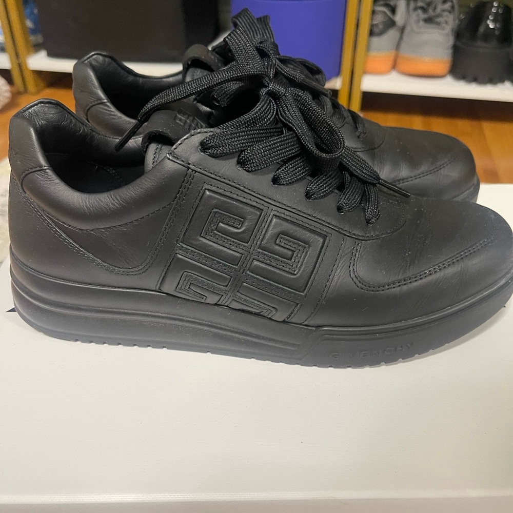 Givenchy 4G sneaker authentic